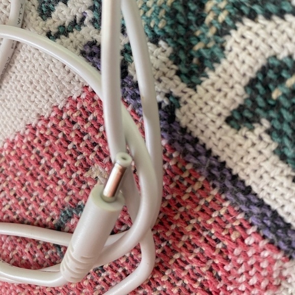 LIKE NEW POWER ADAPTER - Picture 5 of 5